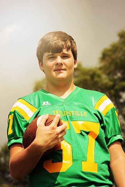 犹他爵士逆转击败篮网，豪取两连胜，马尔卡宁和乔治表现突出，篮网失误和外线投射不佳。